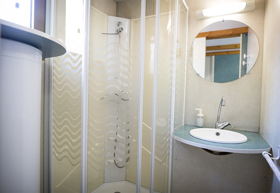 Baño moderno con ducha